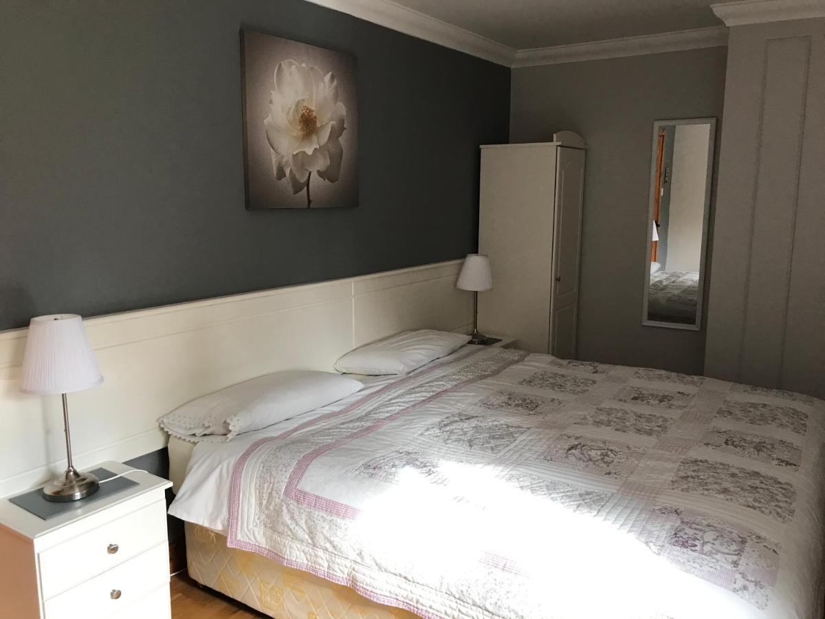 Grove Lodge B&B มันนาฮัน ภายนอก รูปภาพ